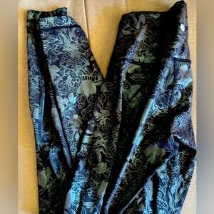 Lululemon metallic wonder under leggings